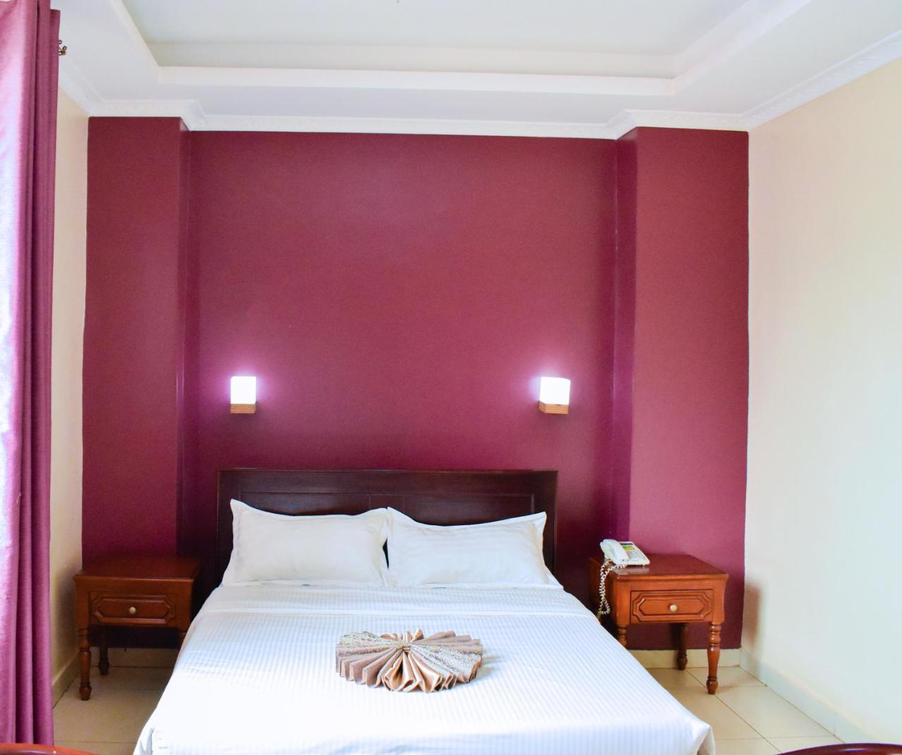 Diamonds Hotel Kampala Exterior photo