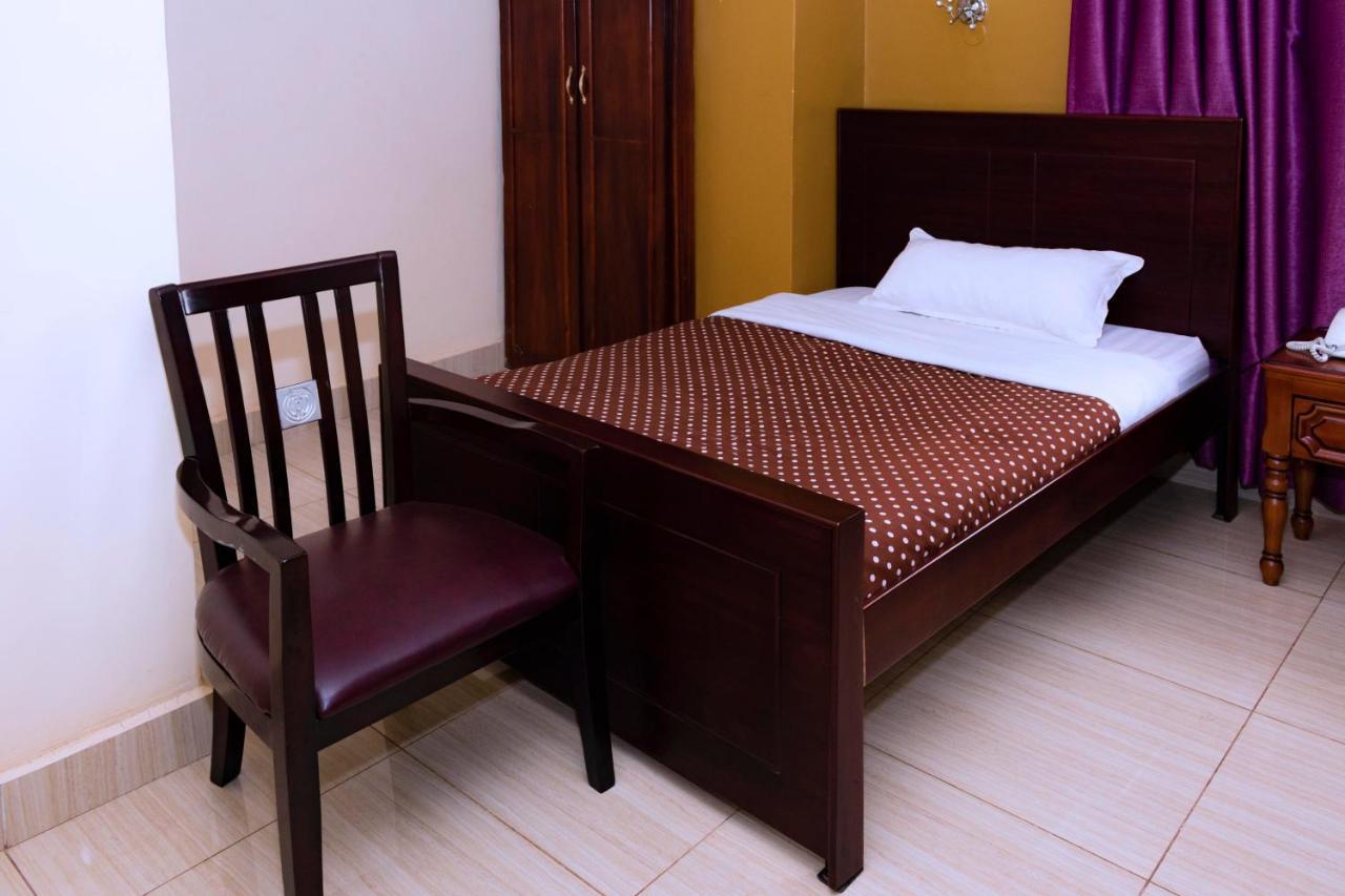 Diamonds Hotel Kampala Exterior photo